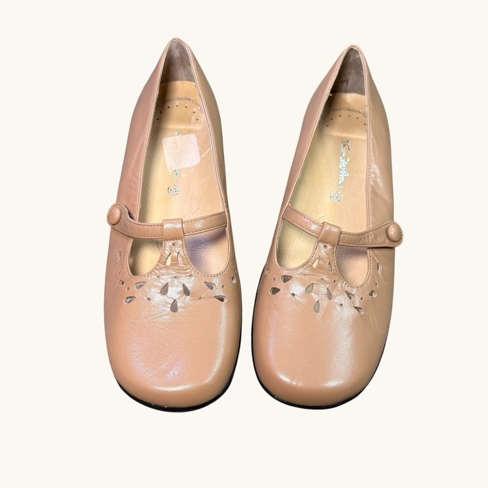 Thom McAn Leather Mary Jane Comfort Shoes Tan Cutout Flats Women's Size 8